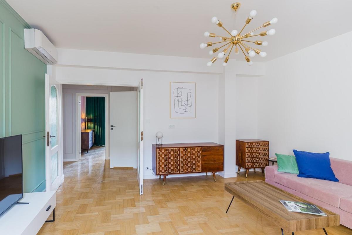 Amazing, Spacious In The Center! *
