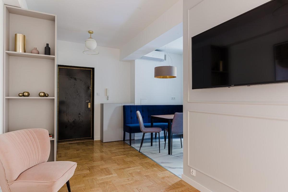 Amazing, Spacious In The Center! *