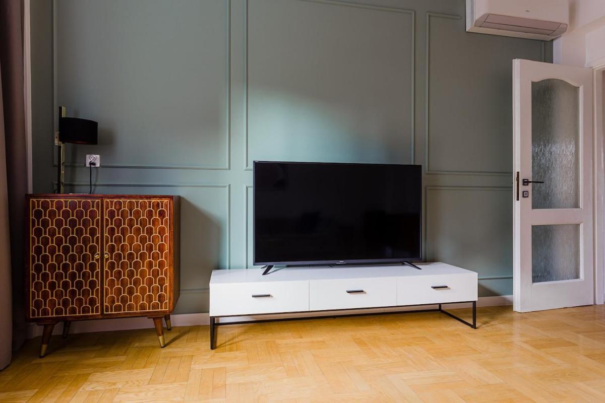 Amazing, Spacious In The Center! Apartament