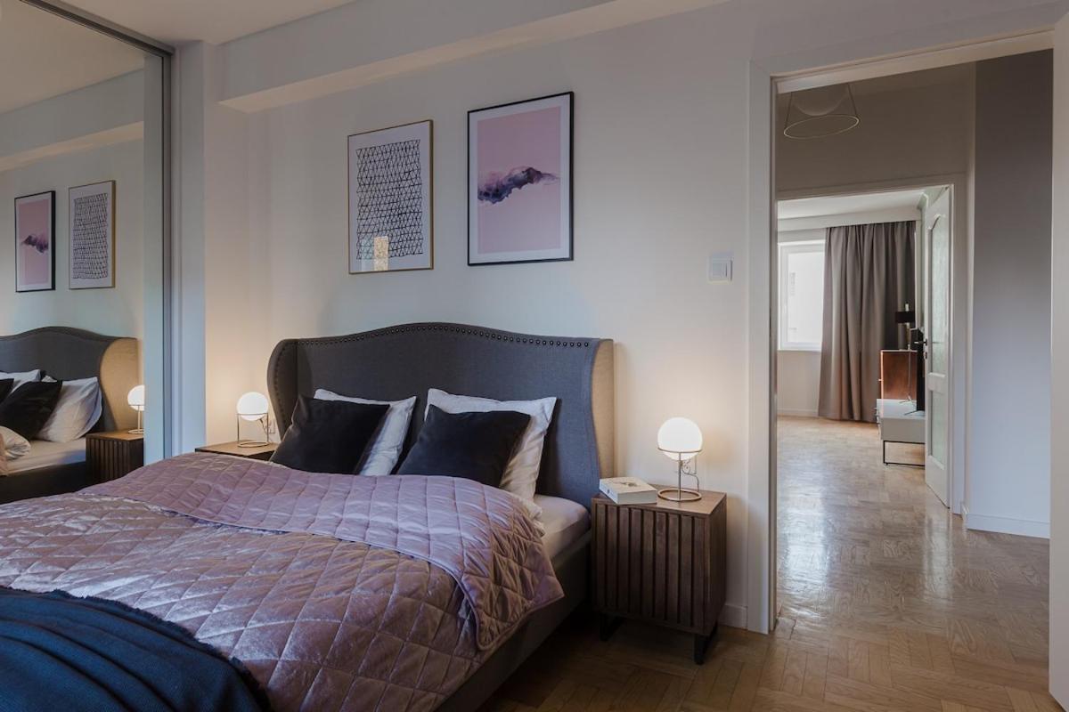 Amazing, Spacious In The Center! *