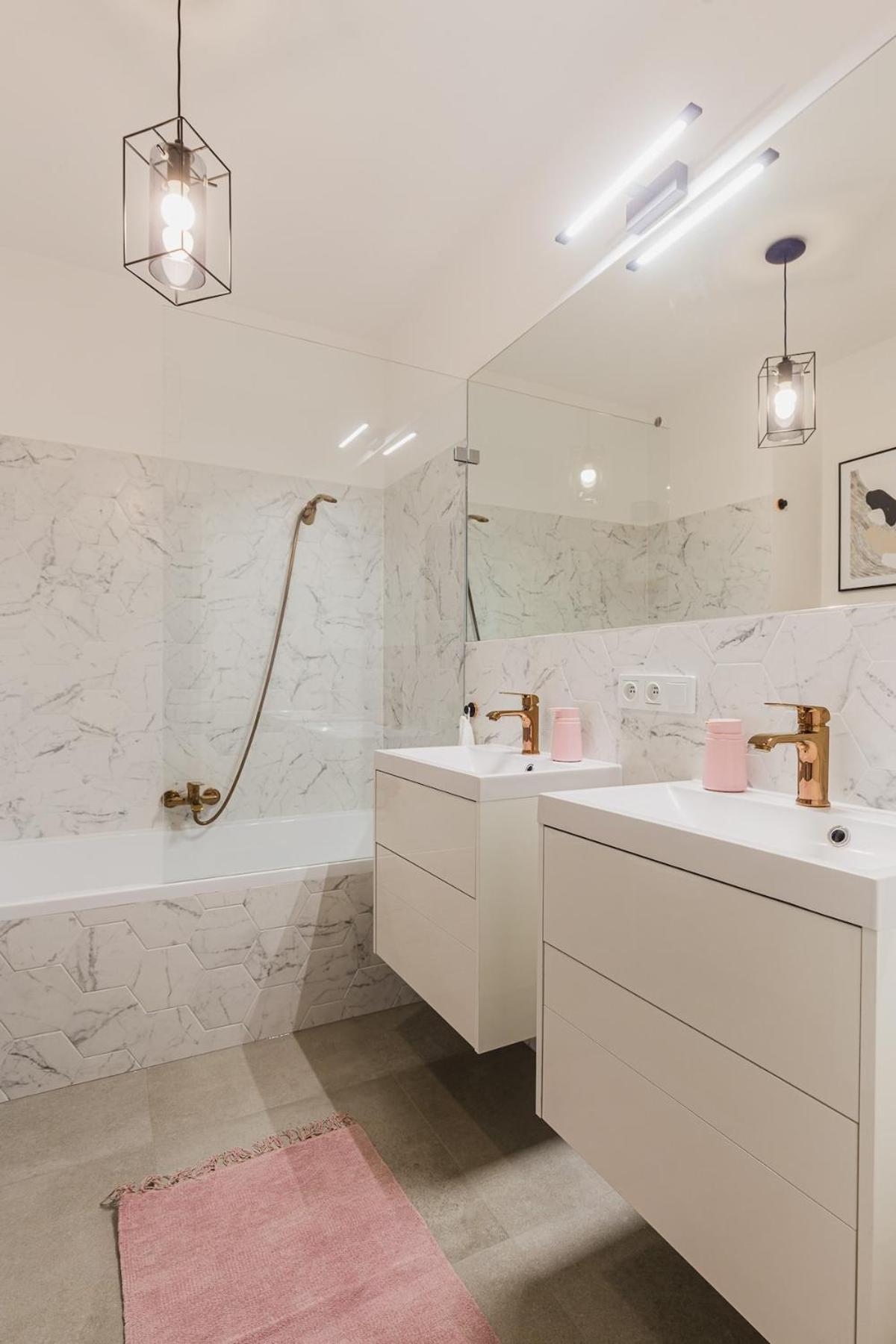 Amazing, Spacious In The Center! *
